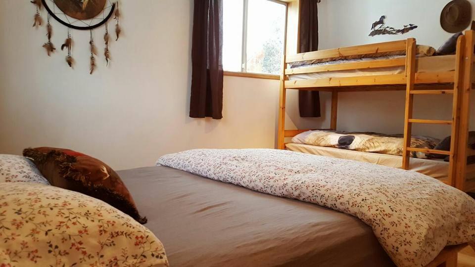 Wettstone Guest Ranch Bed & Breakfast Bridge Lake Bilik gambar