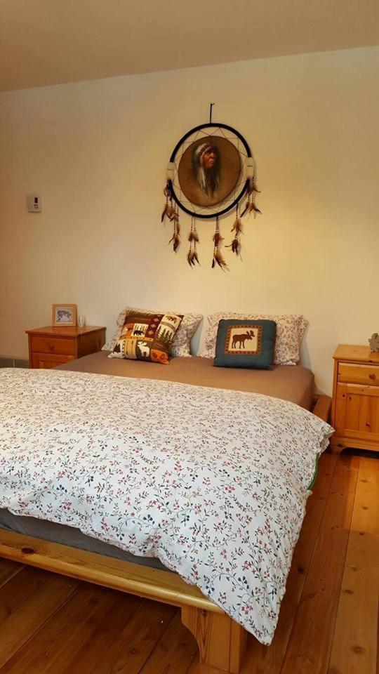 Wettstone Guest Ranch Bed & Breakfast Bridge Lake Bilik gambar