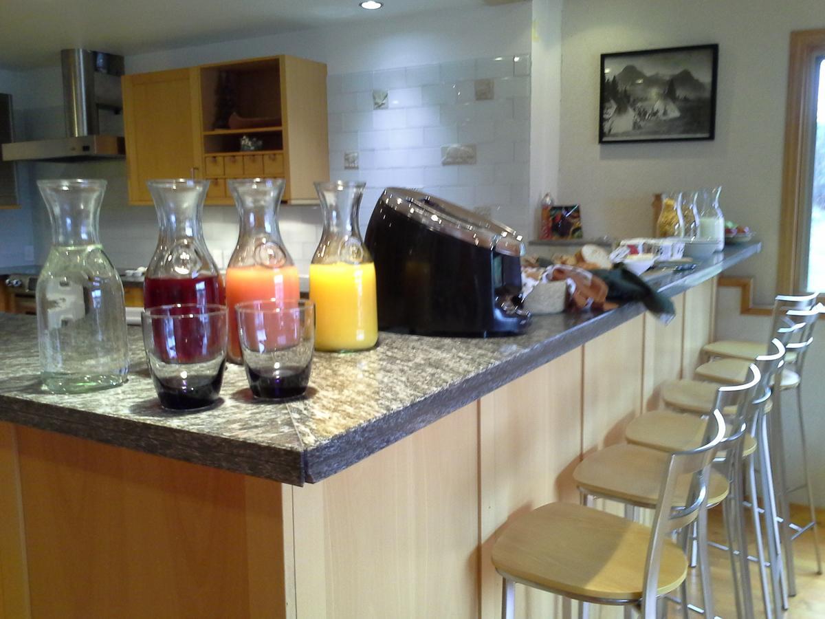 Wettstone Guest Ranch Bed & Breakfast Bridge Lake Luaran gambar